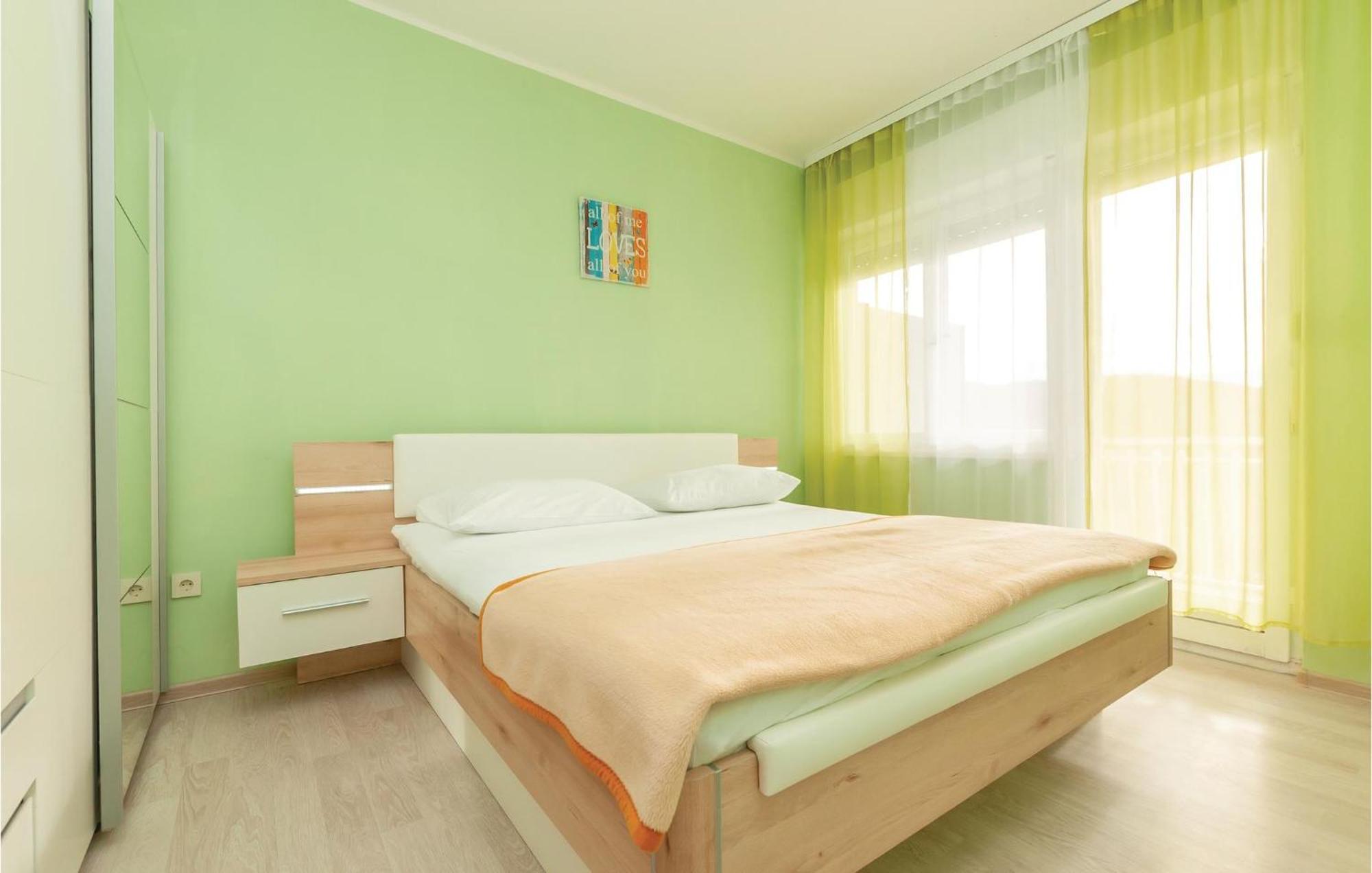 Cozy Home In Dolac With Kitchen Primošten Εξωτερικό φωτογραφία